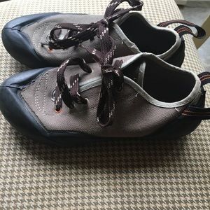 Quechua rock climbing shoes size 5.5
